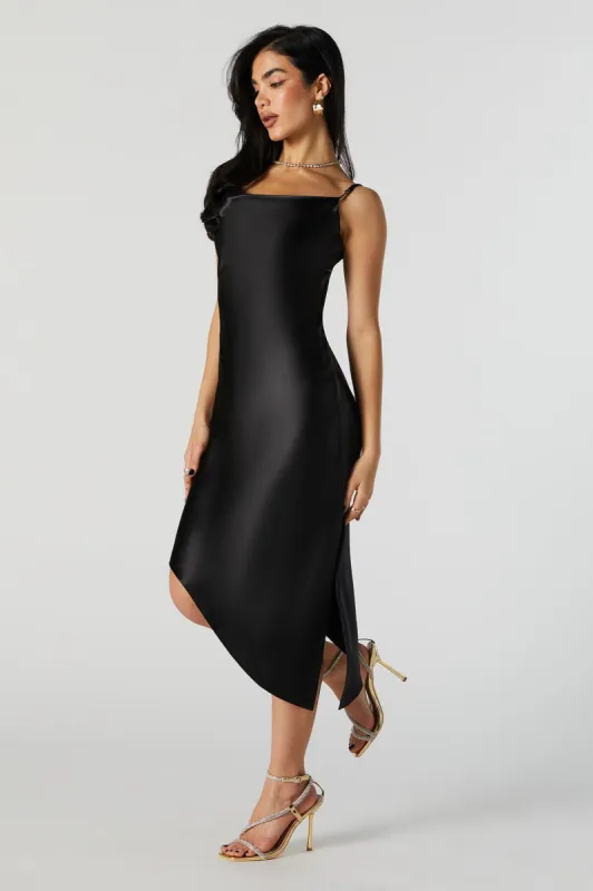 Robe midi asymétrique en satin à col châle sold by Urban Planet