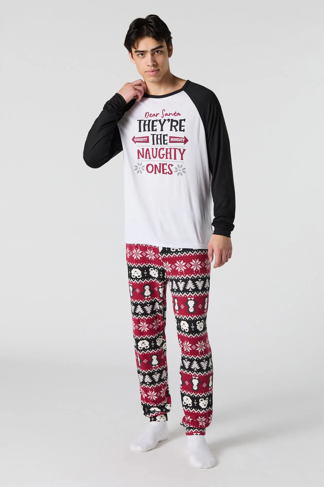 Ensemble deux pièces Pyjama de la famille à imprimé Naughty or Nice pour hommes sold by Urban Planet