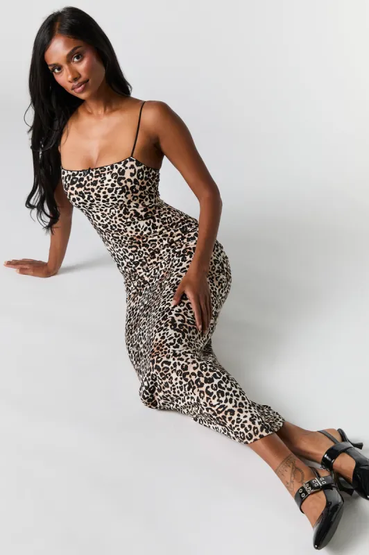 Robe maxi en dentelle avec liséré de boucles sold by Urban Planet