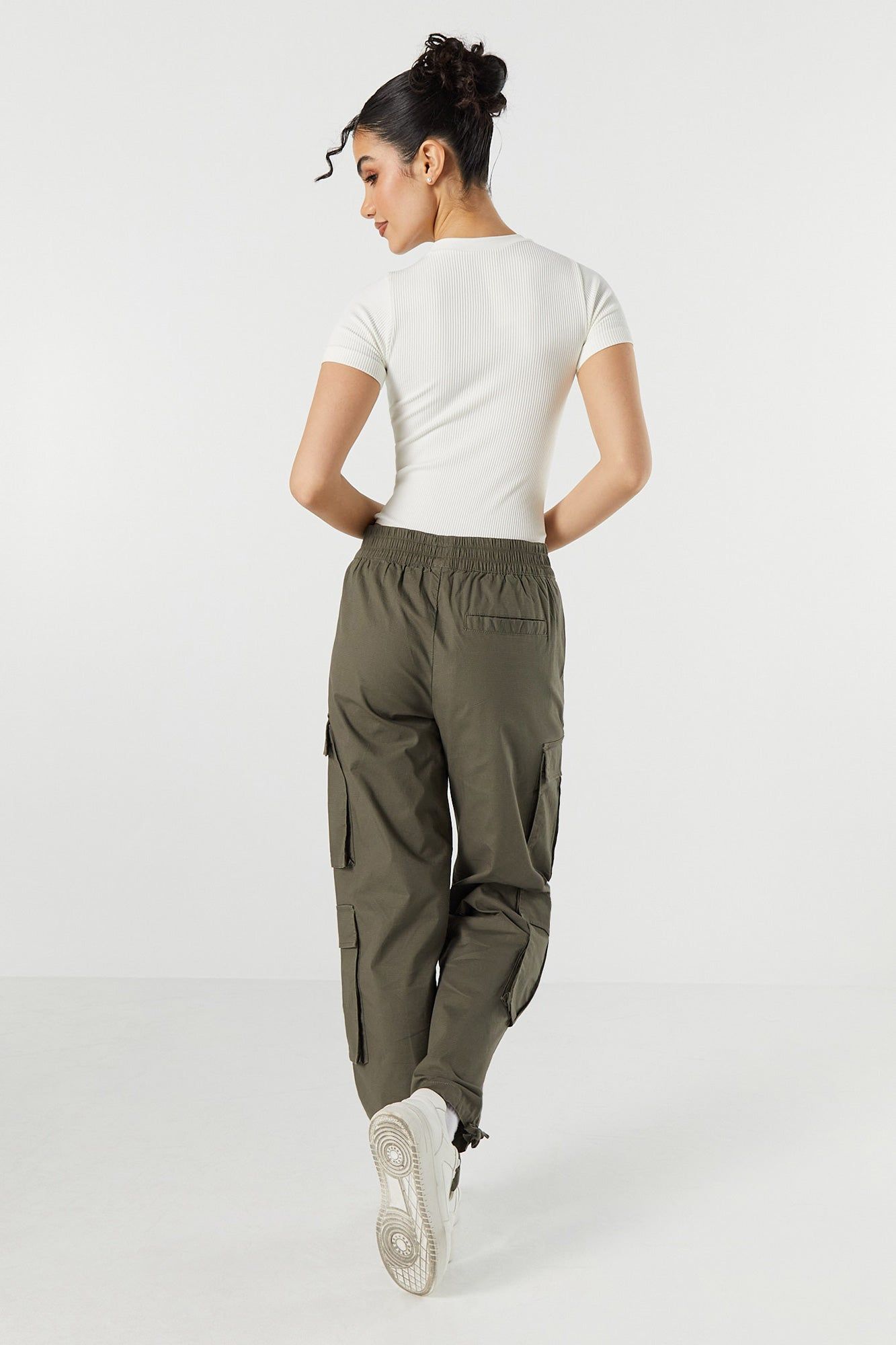 Pantalon de jogging cargo mi-taille sold by Urban Planet product image thumbnail 3