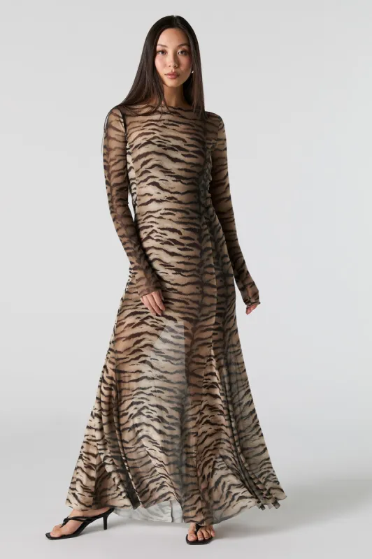 Robe maxi à manches longues avec insertion en filet sold by Urban Planet