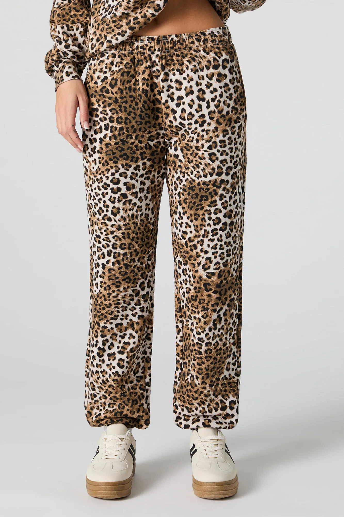 Jogger à imprimé de guépard sold by Urban Planet product image thumbnail 2