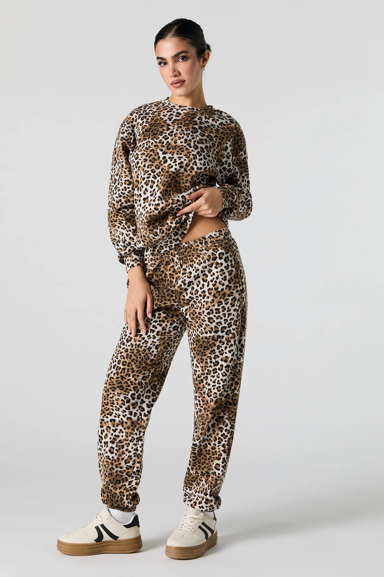 Jogger à imprimé de guépard sold by Urban Planet