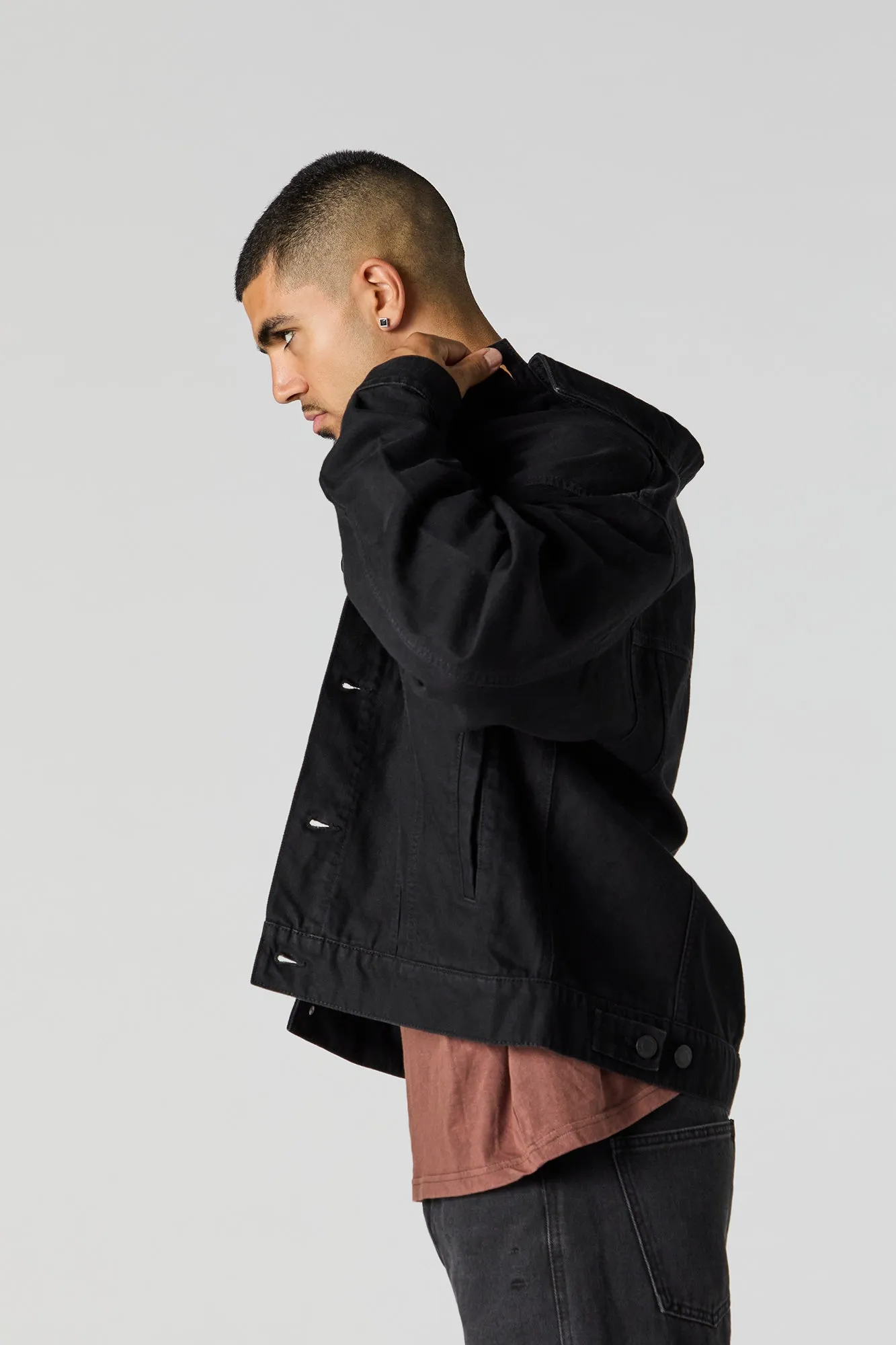 Blouson en denim délavé foncé sold by Urban Planet