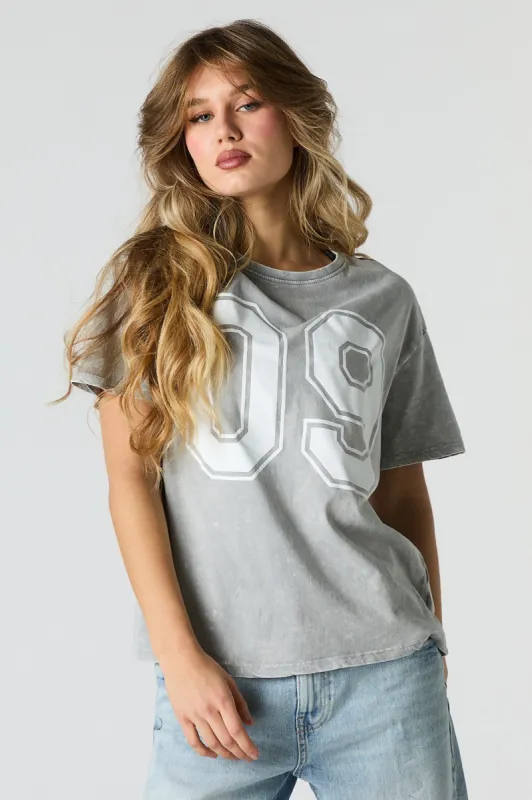 T-shirt de coupe garçonne délavé à imprimé 09 sold by Urban Planet