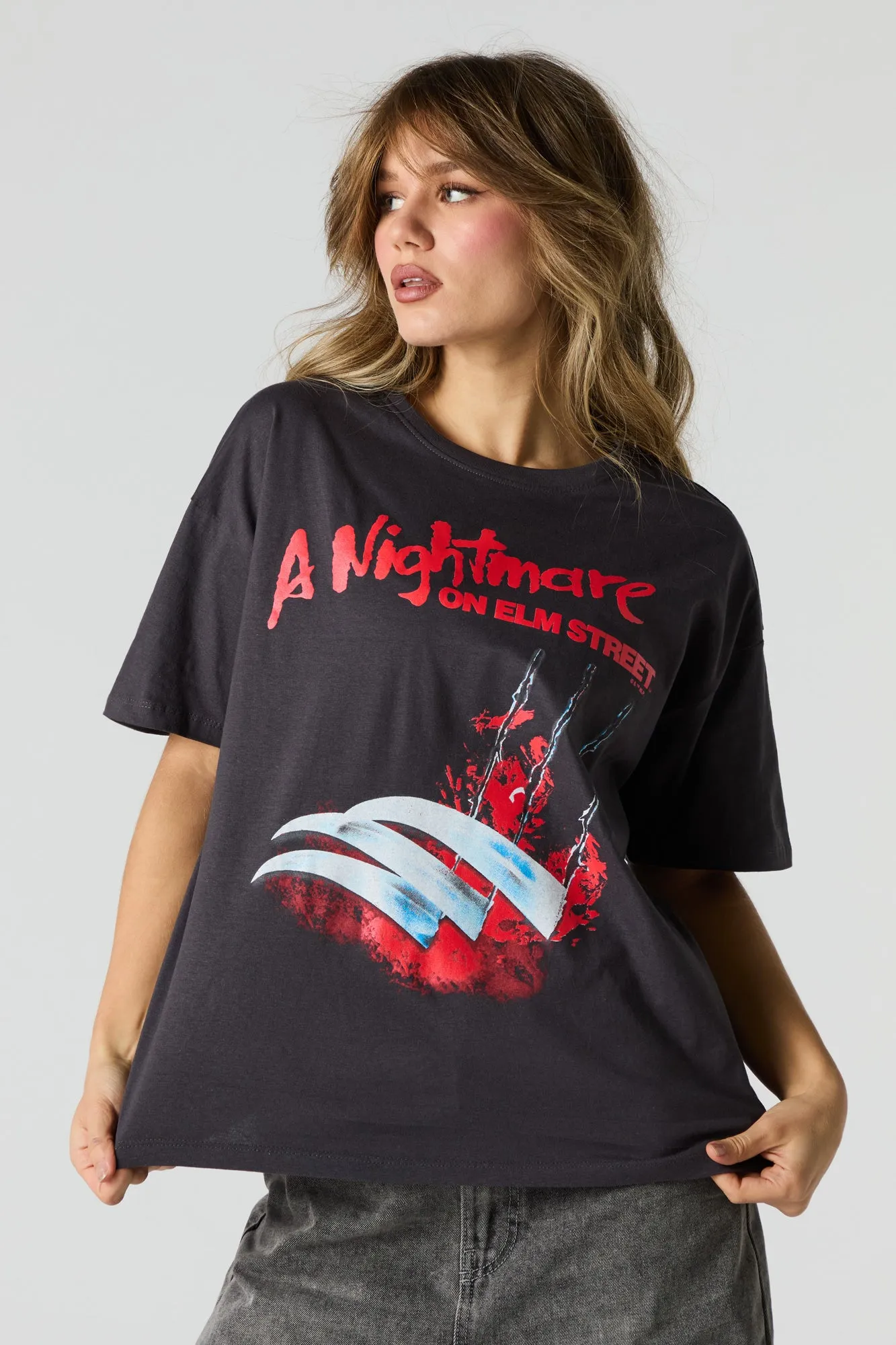 T-shirt de coupe garçonne à imprimé A Nightmare on Elm Street sold by Urban Planet