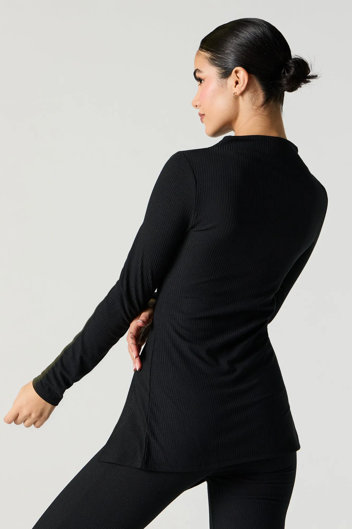 Haut côtelé asymétrique à manche longue avec fente sold by Urban Planet product image thumbnail 5