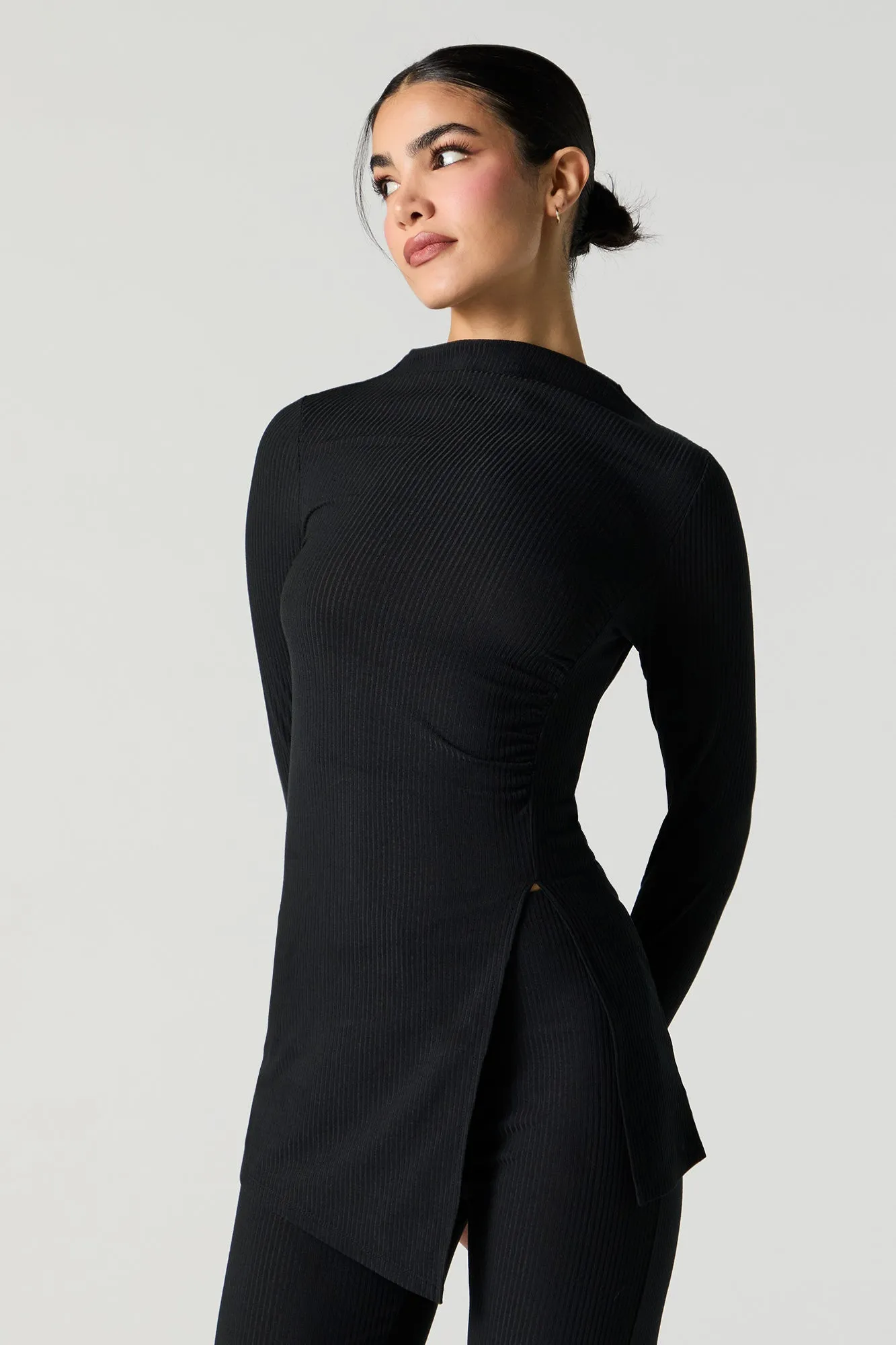 Haut côtelé asymétrique à manche longue avec fente sold by Urban Planet product image thumbnail 4