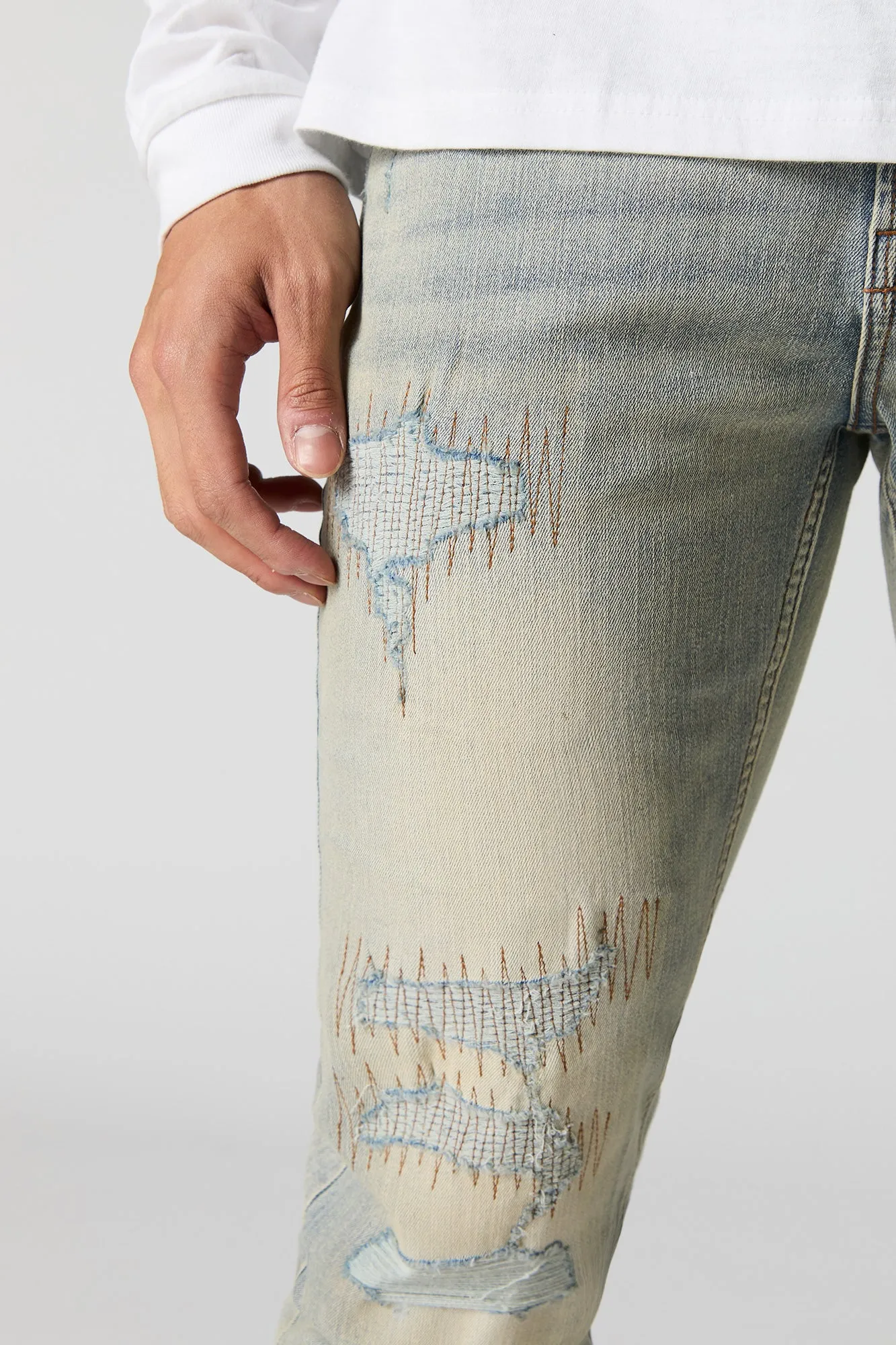 Jean ajusté d'aspect usé délavé pâle sold by Urban Planet product image thumbnail 4