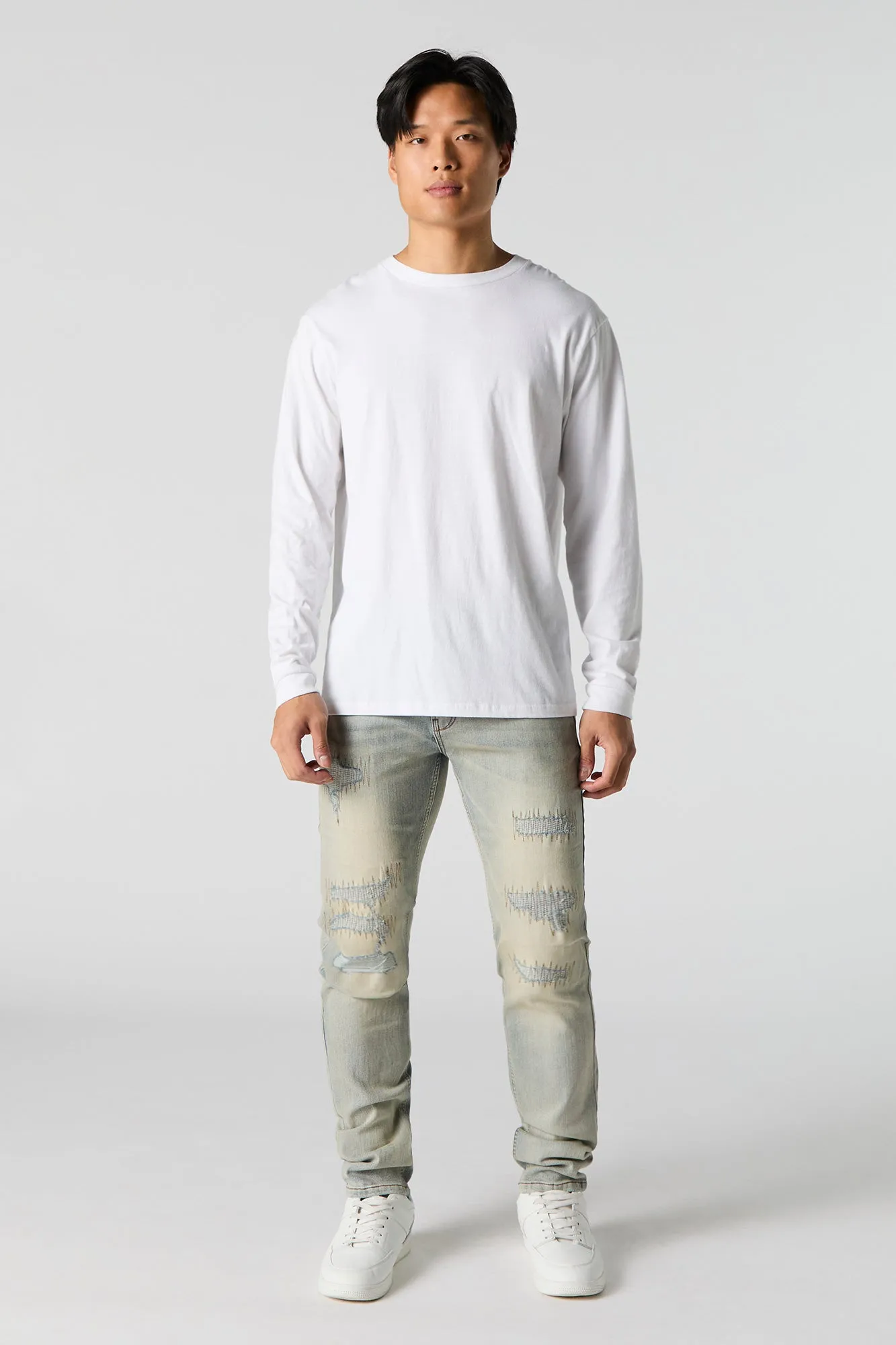 Jean ajusté d'aspect usé délavé pâle sold by Urban Planet product image thumbnail 2