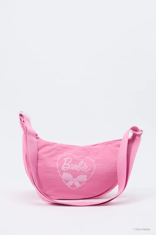Sac à bandoulière en forme de demi-lune à imprimé Barbie™ sold by Urban Planet