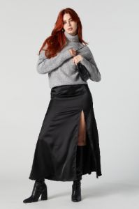 Jupe midi en satin avec fente sold by Urban Planet