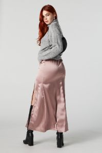 Jupe midi en satin avec fente sold by Urban Planet