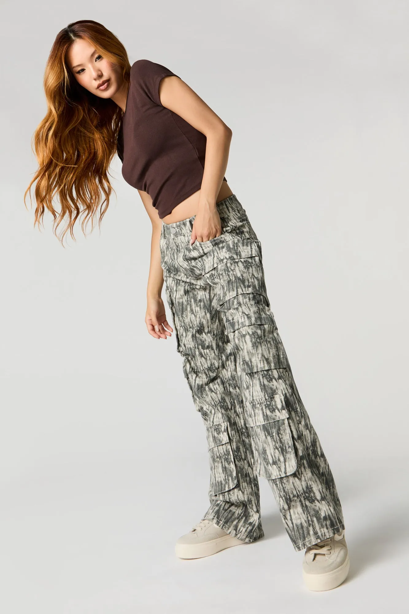 Pantalon cargo à jambe droite avec poches multiples sold by Urban Planet