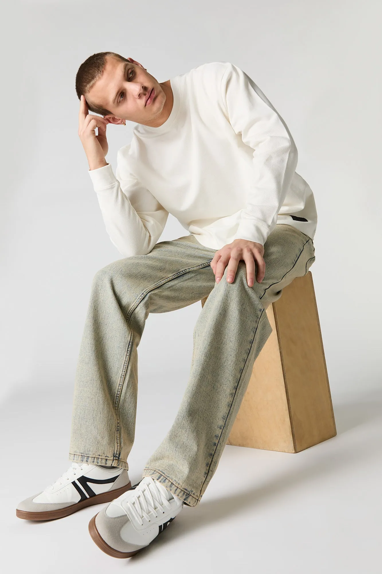 Jean ample en denim sold by Urban Planet