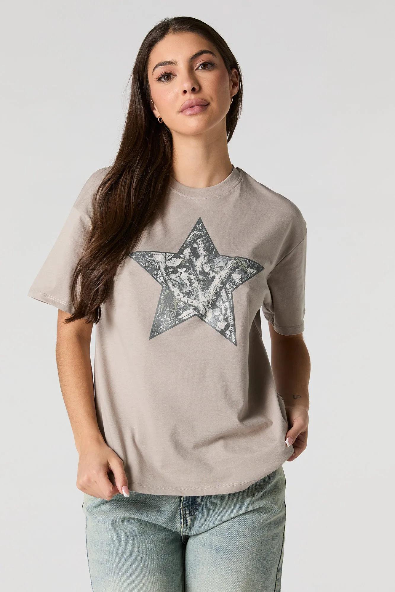 T-shirt de coupe garçonne à imprimé Camo Star sold by Urban Planet