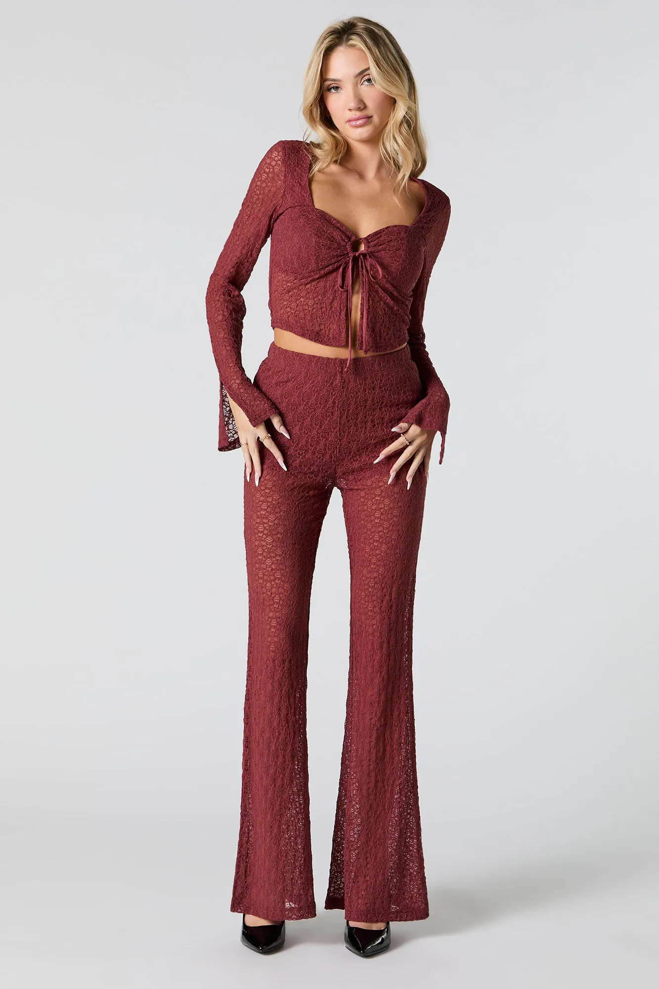 Pantalon à jambe évasée en dentelle sold by Urban Planet