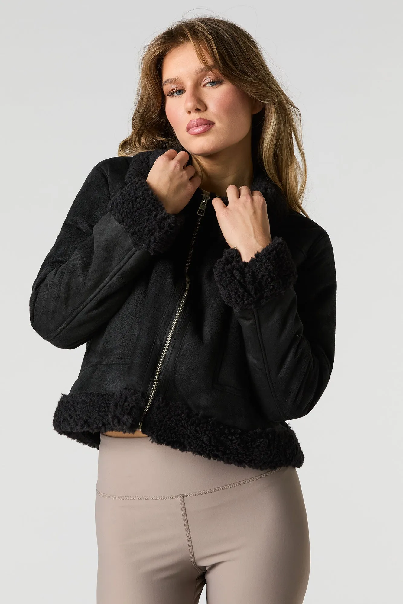 Blouson en similisuède avec liséré de Sherpa sold by Urban Planet