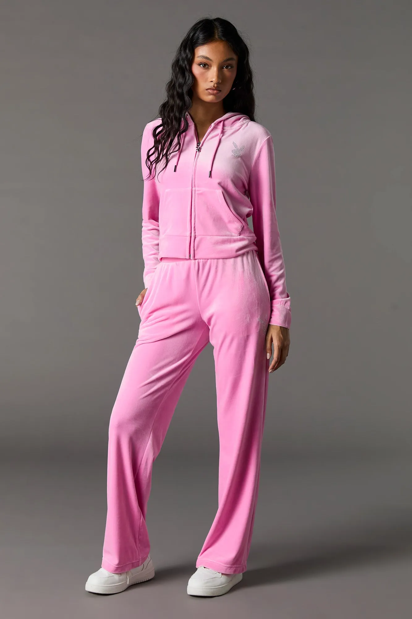 Pantalon à jambe large en velours à imprimé Playboy avec pierres du Rhin sold by Urban Planet