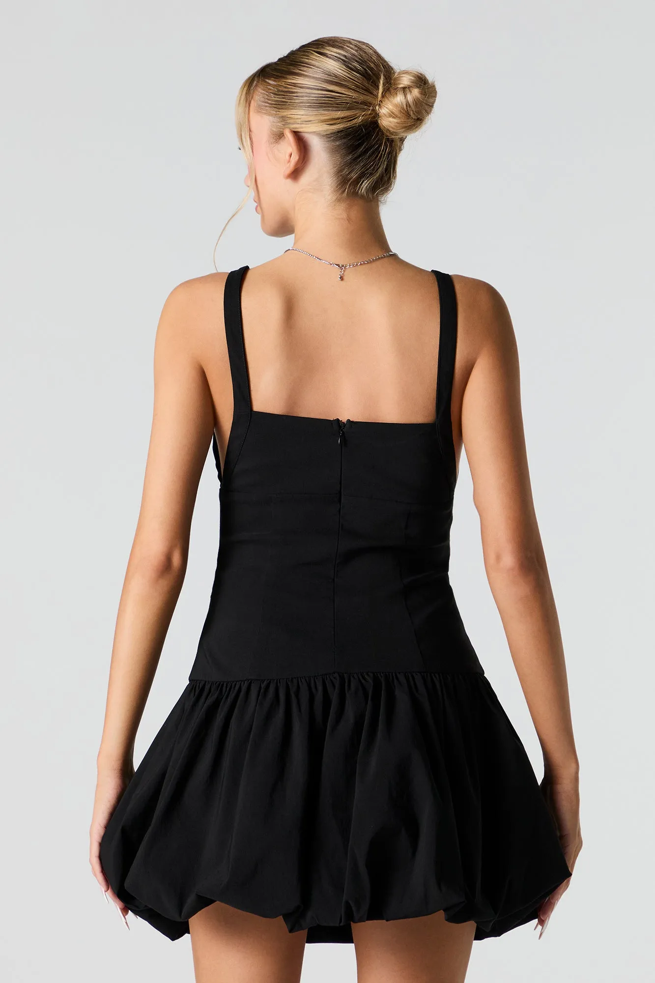 Minirobe avec découpes, décolleté en coeur et ourlet tulipe sold by Urban Planet product image thumbnail 2