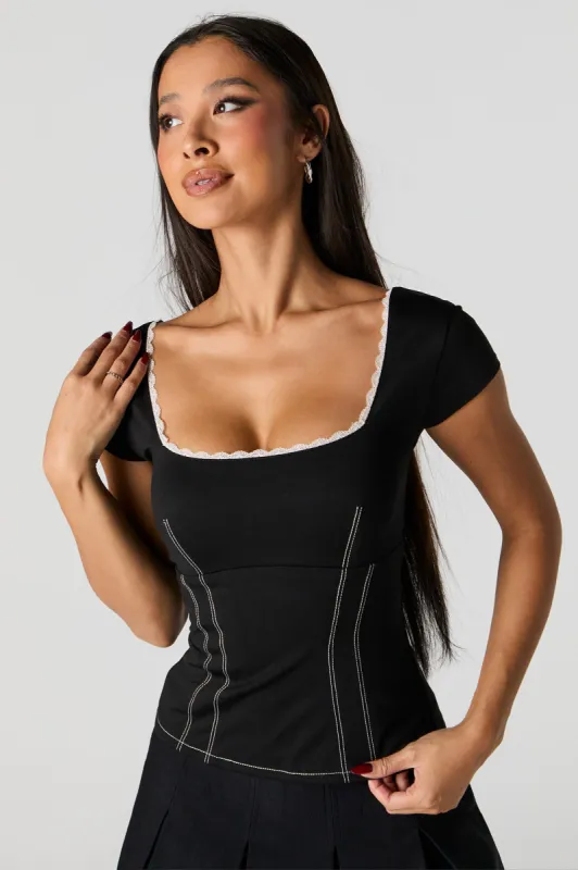 Haut avec encolure carrée, liséré de dentelle et fermeture à glissière au dos sold by Urban Planet