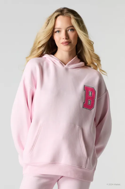 Haut à capuchon en molleton à broderie en chenille Barbie™ sold by Urban Planet