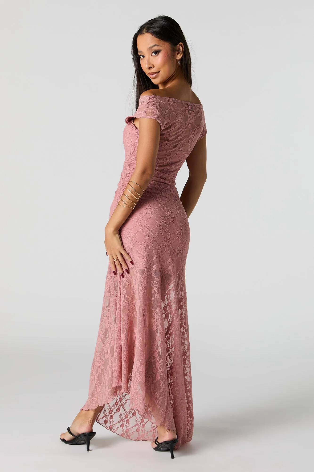 Robe maxi asymétrique en dentelle fleurie avec épaules dénudées sold by Urban Planet product image thumbnail 2