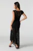 Robe maxi asymétrique en dentelle fleurie avec épaules dénudées sold by Urban Planet