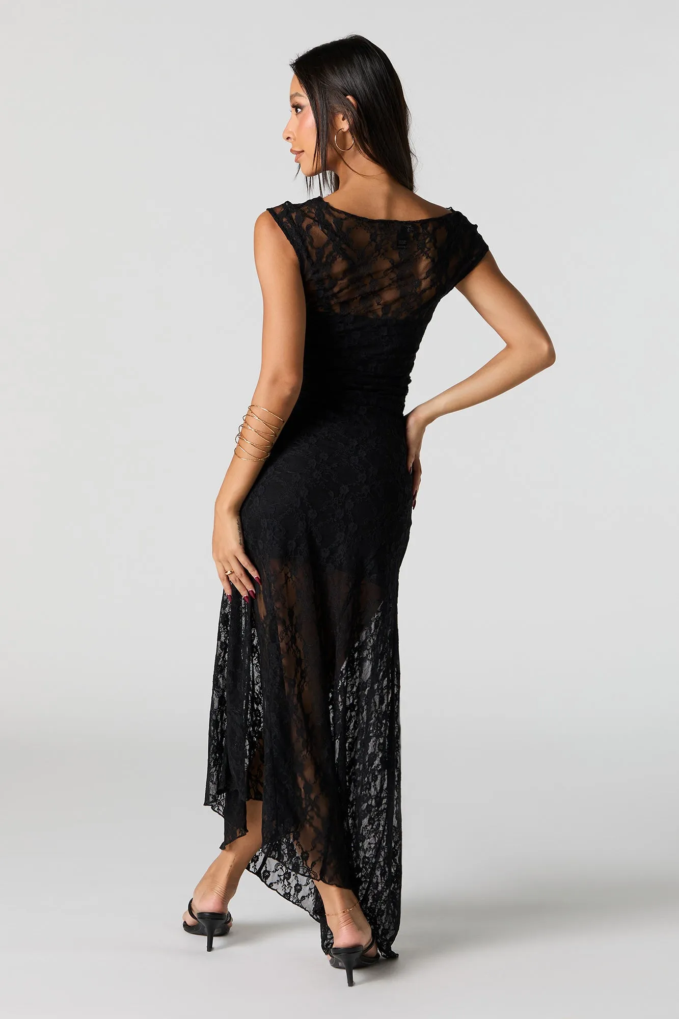 Robe maxi asymétrique en dentelle fleurie avec épaules dénudées sold by Urban Planet product image thumbnail 5