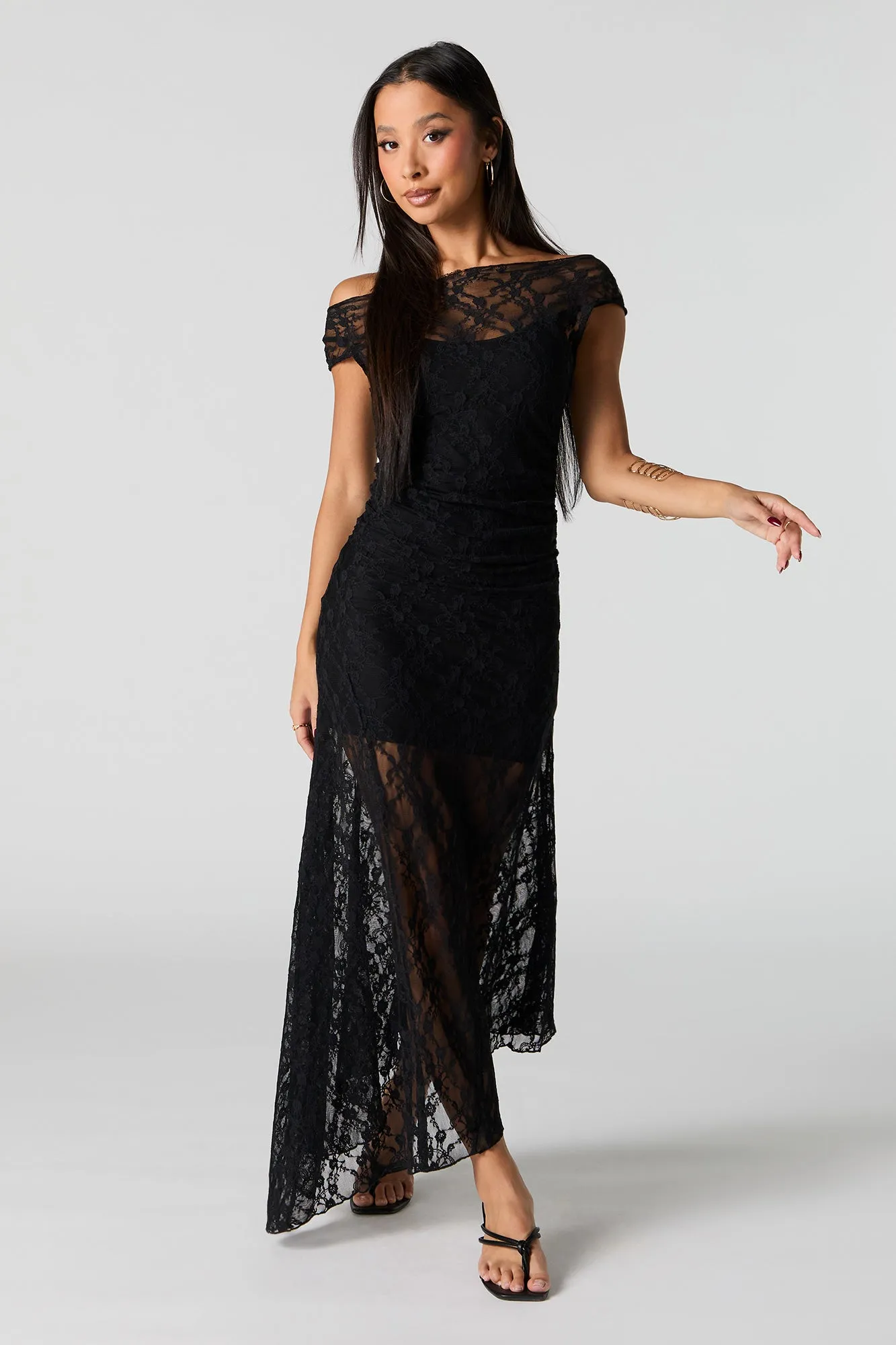 Robe maxi asymétrique en dentelle fleurie avec épaules dénudées sold by Urban Planet product image thumbnail 4