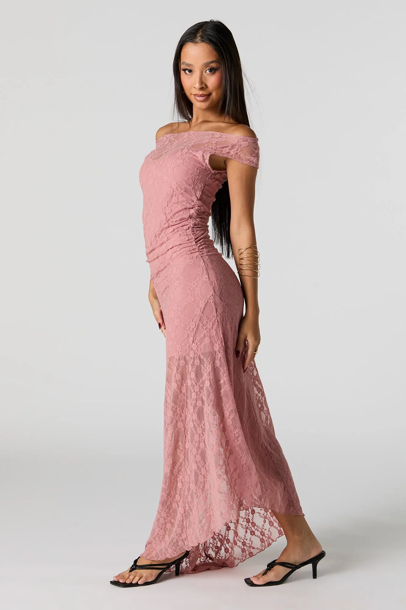 Robe maxi asymétrique en dentelle fleurie avec épaules dénudées sold by Urban Planet product image thumbnail 3
