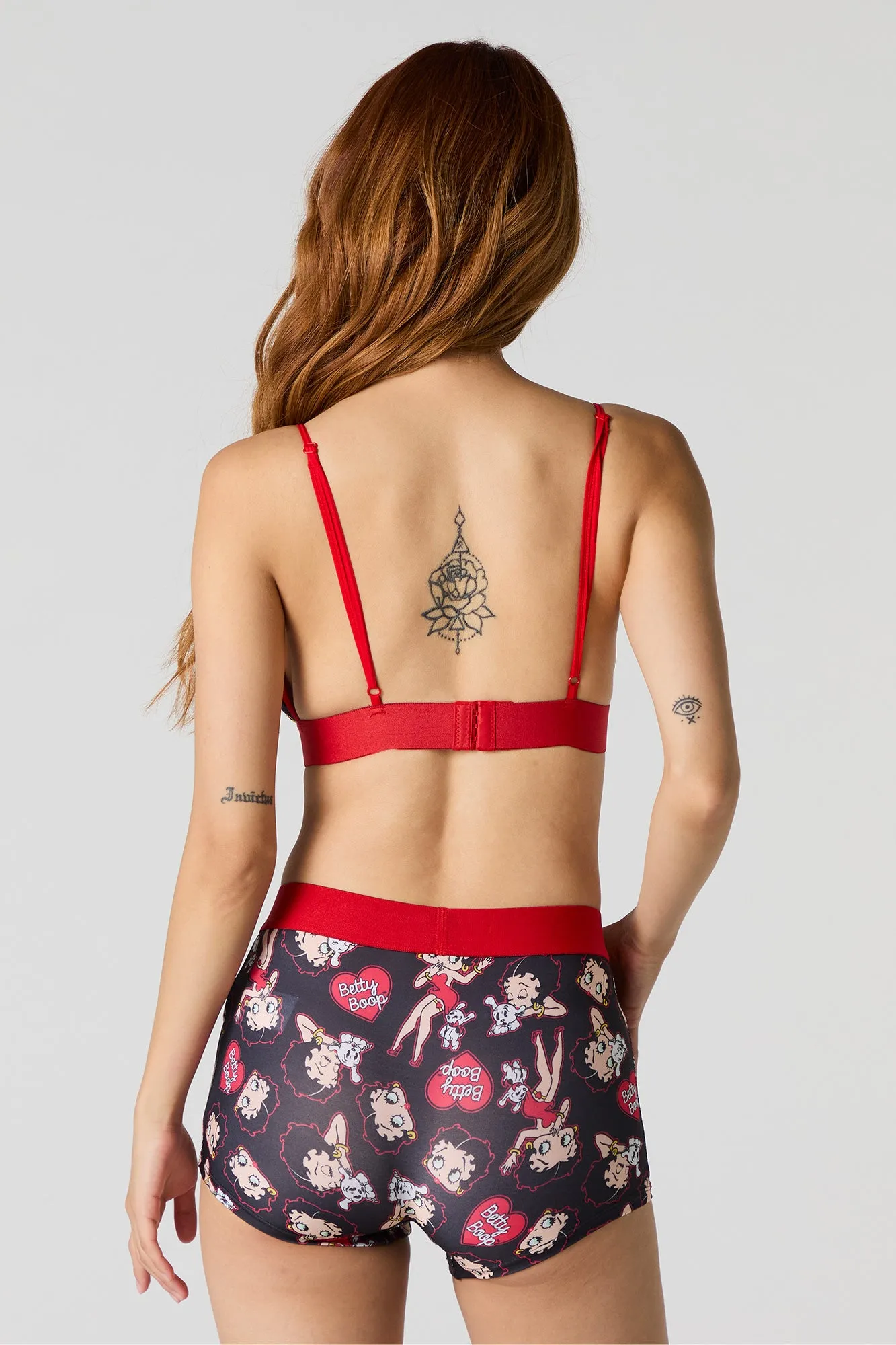Ensemble avec bralette triangulaire et short garçonne avec imprimé Betty Boop sold by Urban Planet product image thumbnail 3