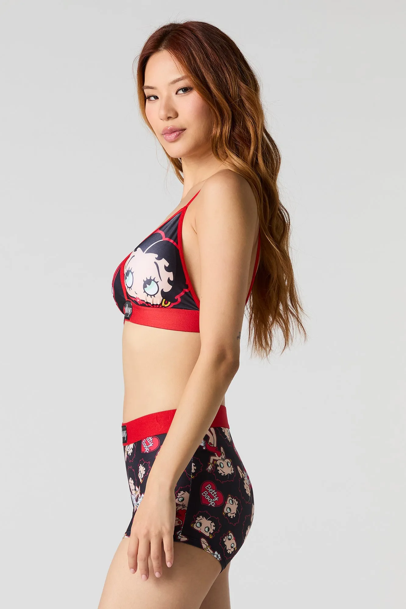 Ensemble avec bralette triangulaire et short garçonne avec imprimé Betty Boop sold by Urban Planet product image thumbnail 2