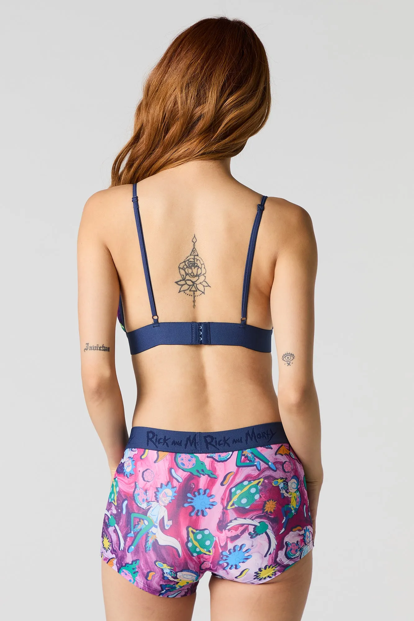 Ensemble avec bralette triangulaire et short garçonne avec imprimé Rick and Morty sold by Urban Planet product image thumbnail 3
