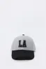 Casquette de baseball deux-tons avec motif brodé City sold by Urban Planet