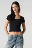 T-shirt ultracourt côtelé à encolure dégagée avec liséré de dentelle avec boucles sold by Urban Planet