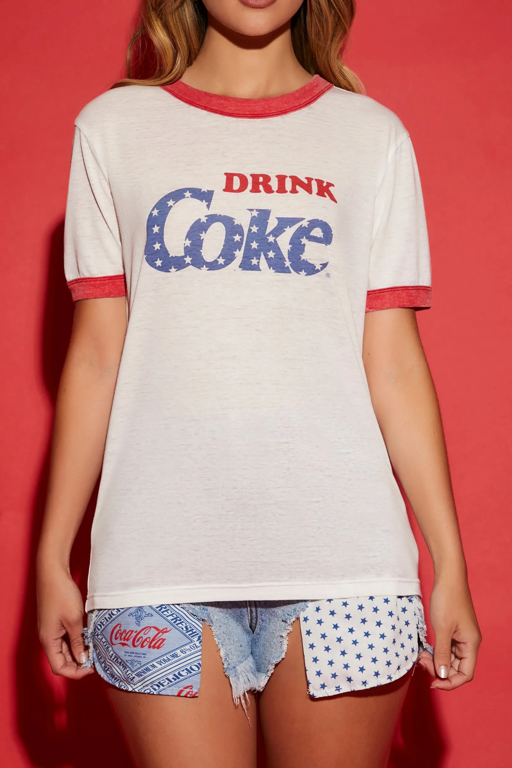 T-shirt à liséré contrastant avec imprimé Drink Coke sold by Urban Planet product image thumbnail 4
