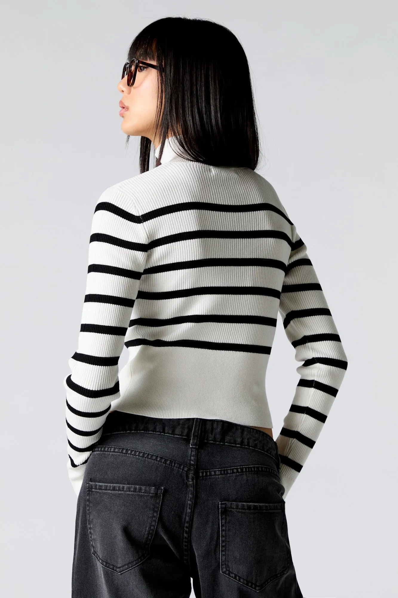Chandail en tricot côtelé rayé avec col cheminée et fermeture à glissière sold by Urban Planet product image thumbnail 2