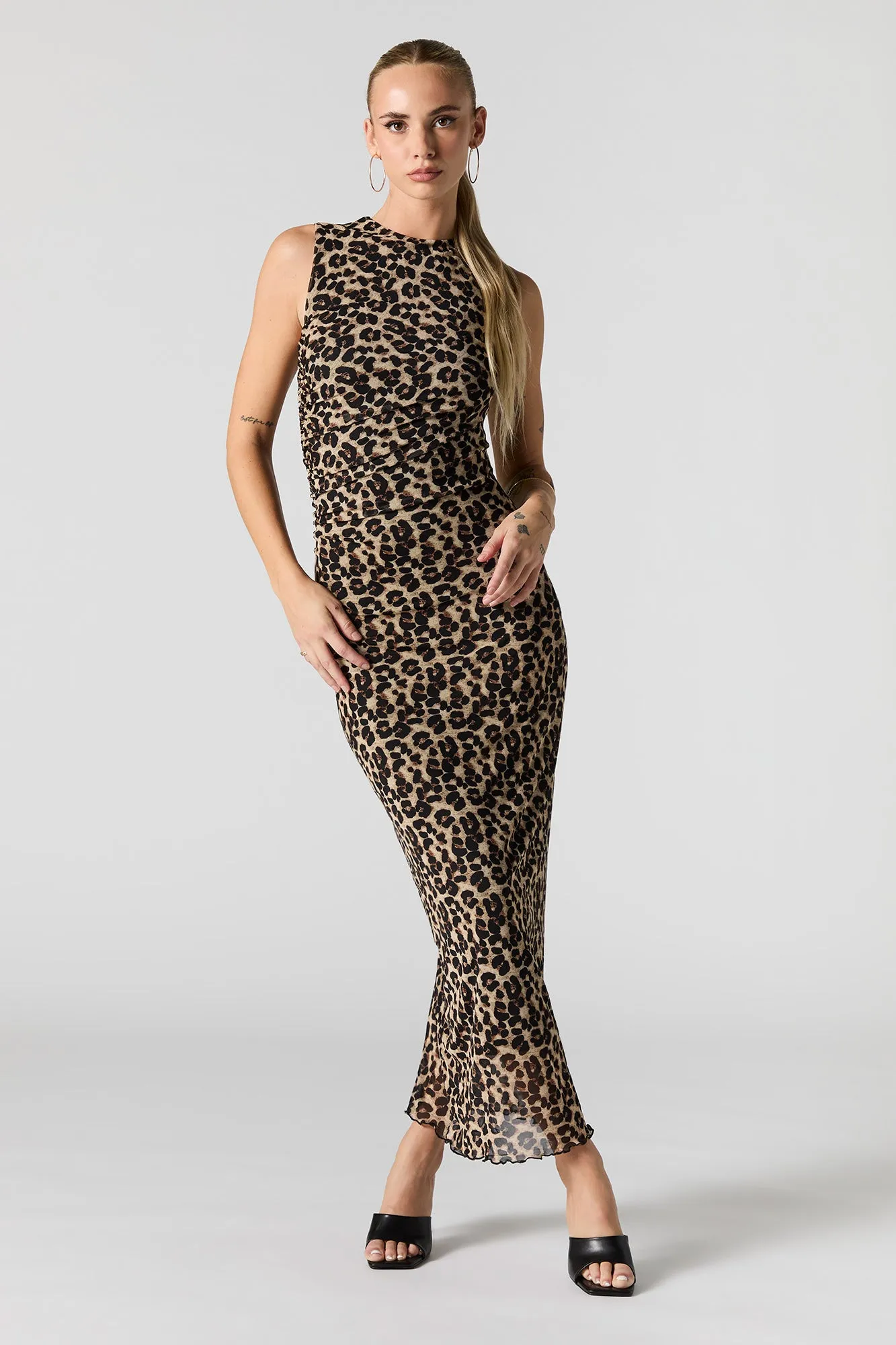 Robe maxi sans manches en filet imprimé avec col montant sold by Urban Planet product image thumbnail 4