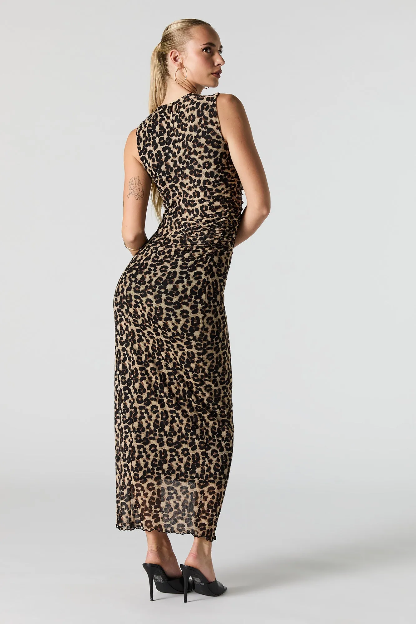 Robe maxi sans manches en filet imprimé avec col montant sold by Urban Planet product image thumbnail 3