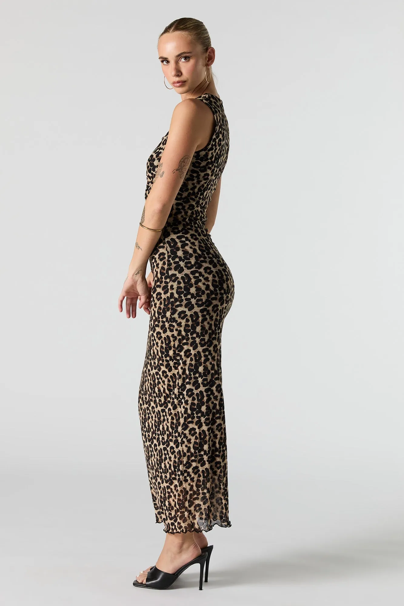 Robe maxi sans manches en filet imprimé avec col montant sold by Urban Planet product image thumbnail 2
