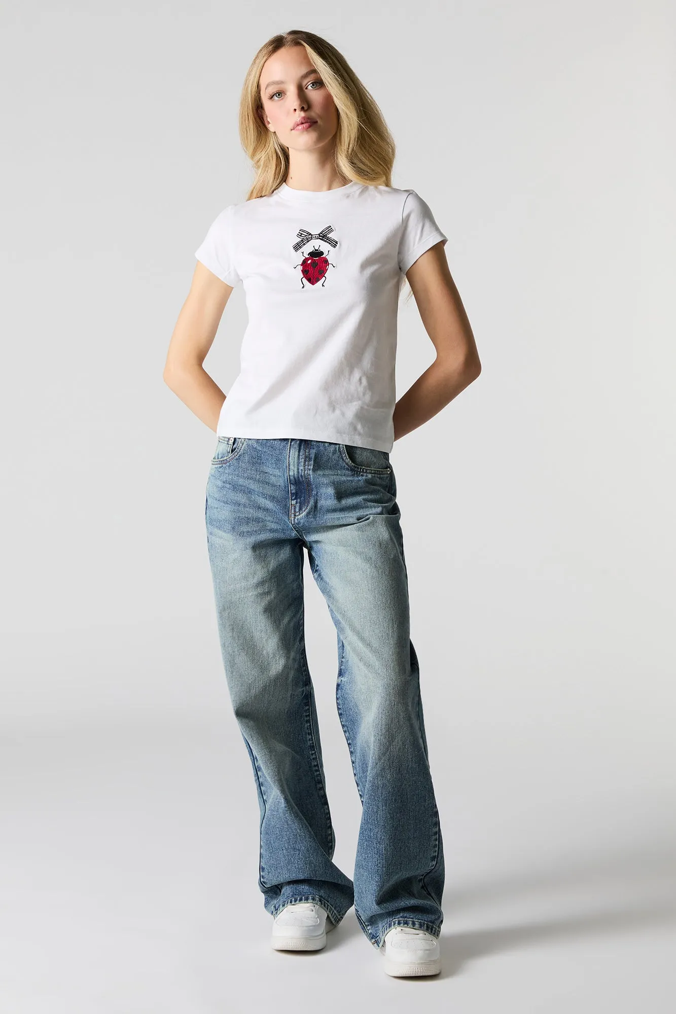 T-shirt ajusté avec motif brodé Ladybug sold by Urban Planet product image thumbnail 3