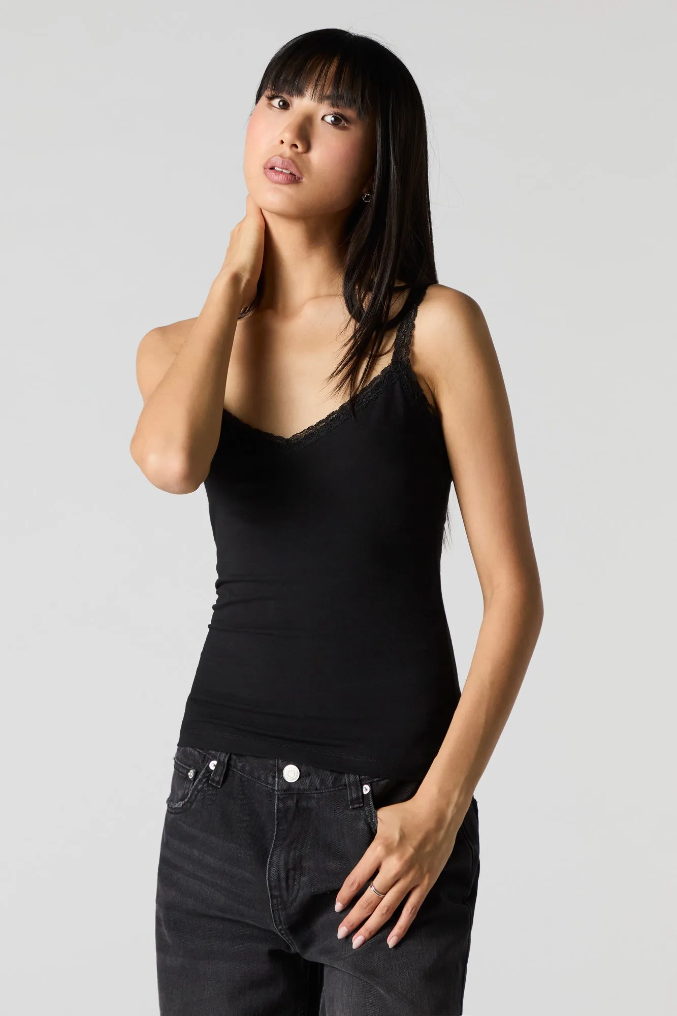 Camisole avec liséré de dentelle et encolure en V sold by Urban Planet product image thumbnail 4