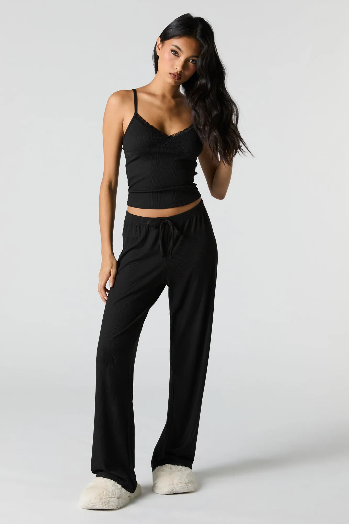 Ensemble-pyjama deux pièces côtelées camisole à bordure en dentelle et pantalon sold by Urban Planet product image thumbnail 5