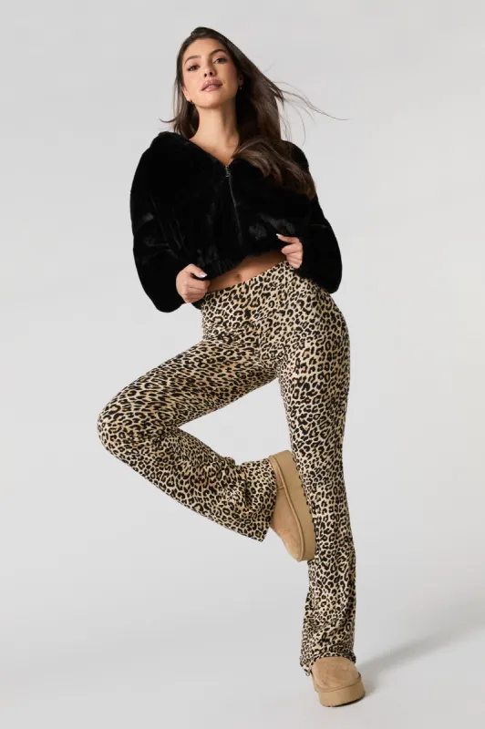 Legging doux à jambe évasée sold by Urban Planet