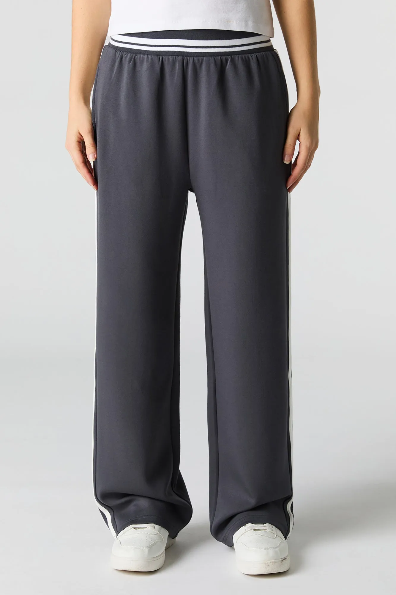 Active Contrast Wide Leg Sweatpant sold by Urban Planet product image thumbnail 5