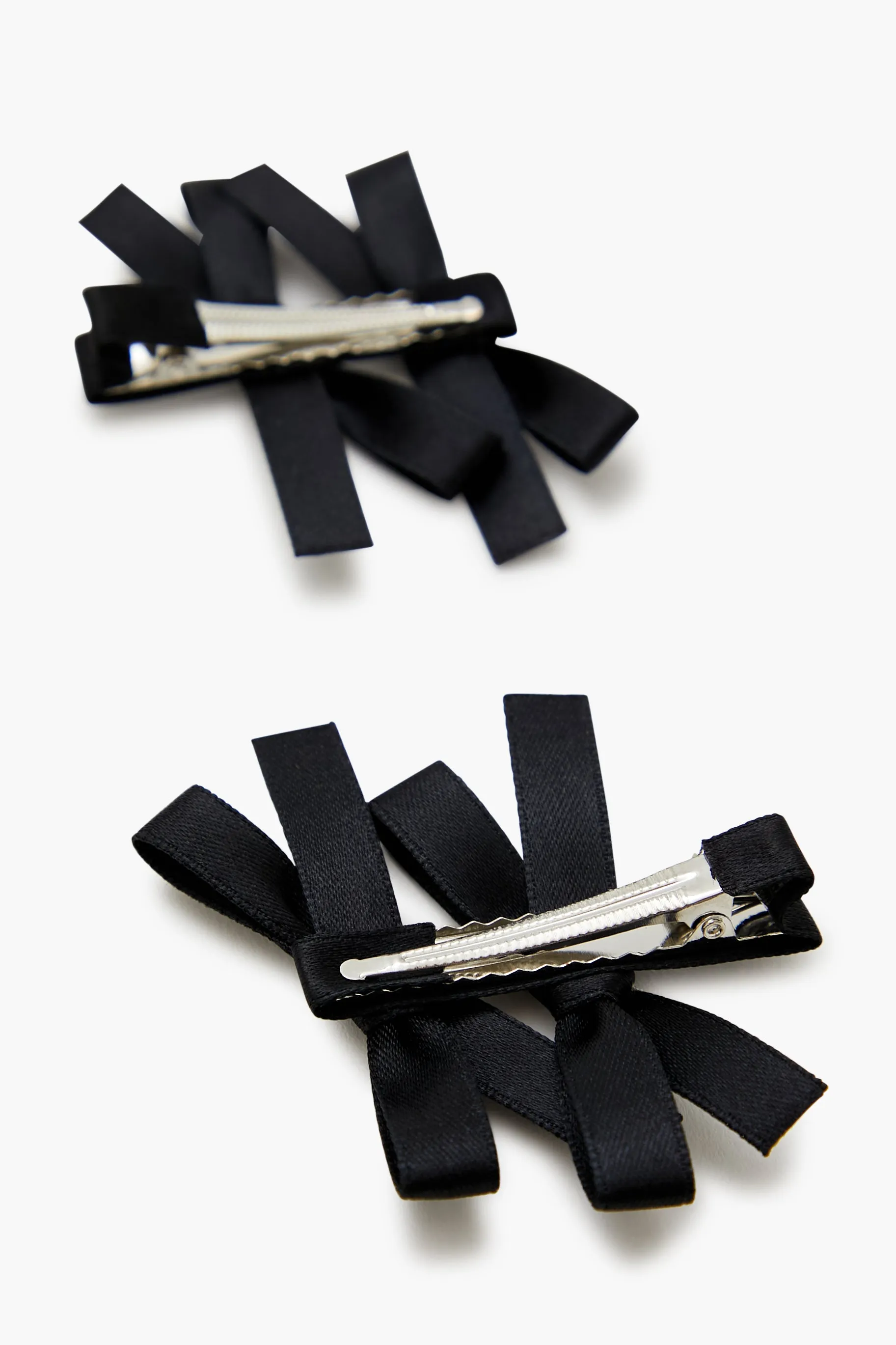 Bow Hair Clip Set (2 Pcs) sold by Urban Planet product image thumbnail 2