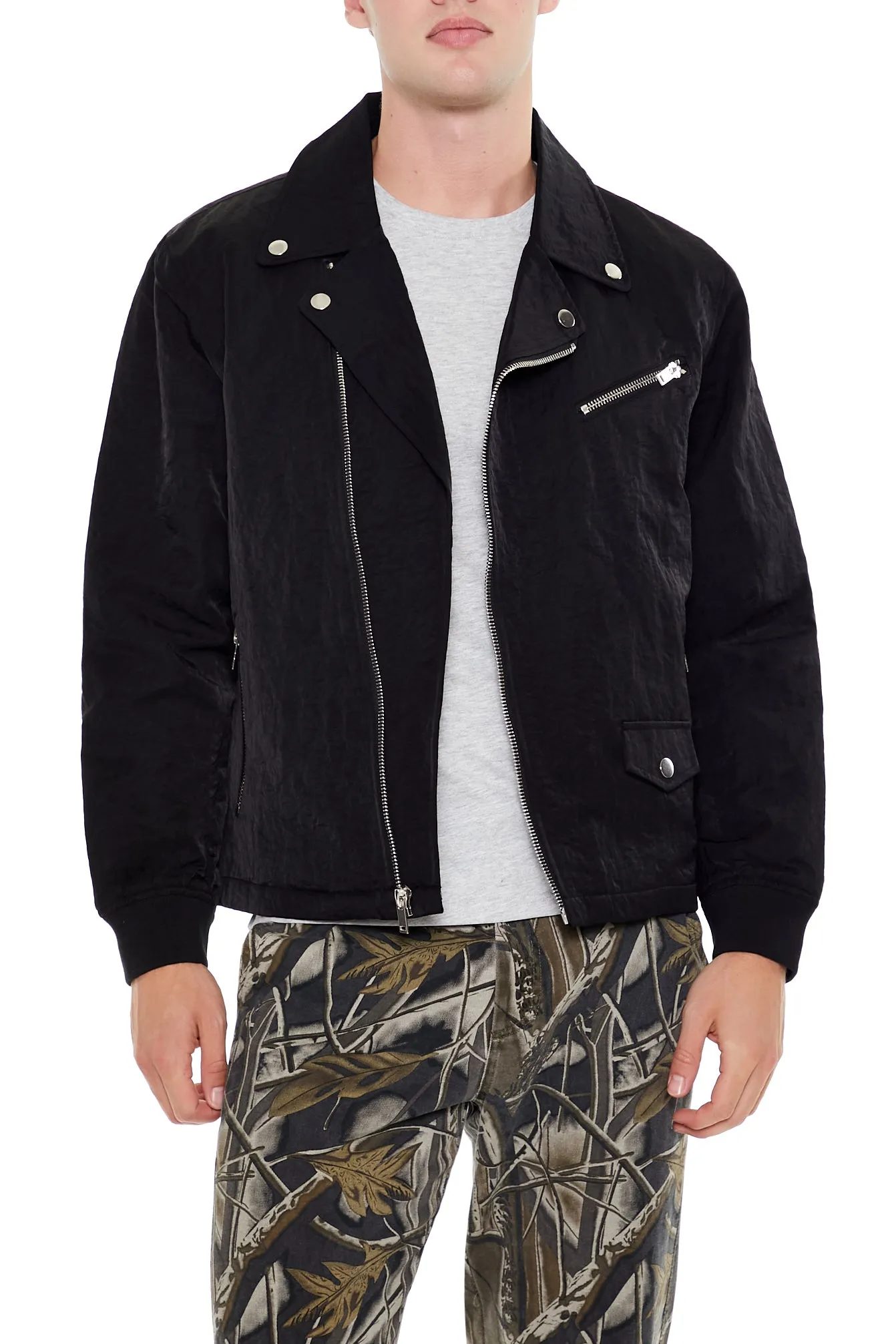 Blouson de style moto cranté clouté sold by Urban Planet