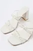 Chaussures à bride et talon moulé garni d'une boucle sold by Urban Planet