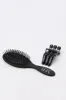 Ensemble de brosse et pinces à cheveux (4 pièces) sold by Urban Planet